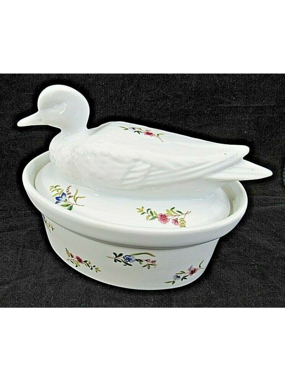 BIA Cordon Bleu Duck Oval Covered Casserole Ceramic Dish Lid Tureen Floral